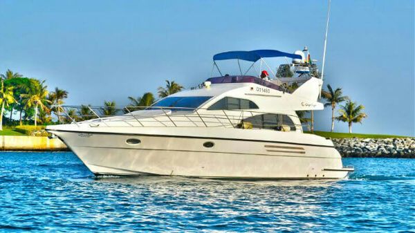 yacht rental dubai for 10 persons