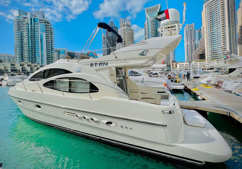 yacht rental dubai 112